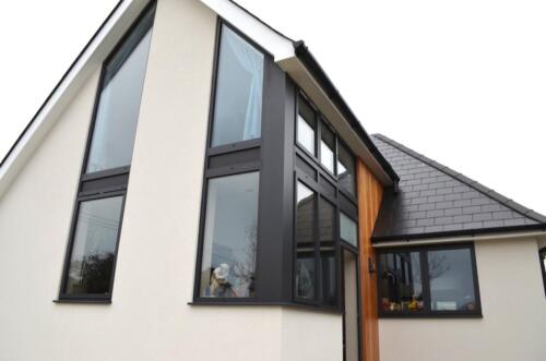 Amfchwand-grey-aluminium-windows-bifolds-with-integrated-blinds-and-hormann-front-door7